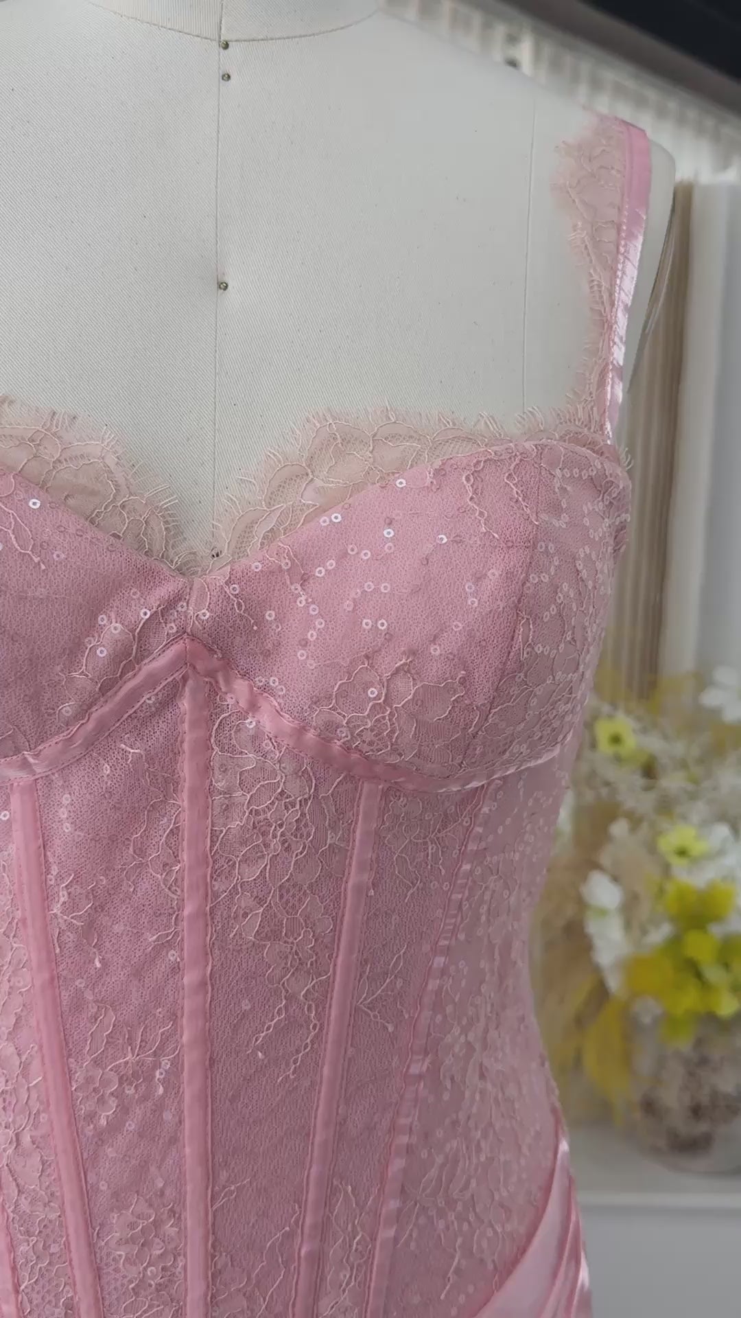 Carica video: Pink Spaghetti Strap Corset Evening Dress ST105