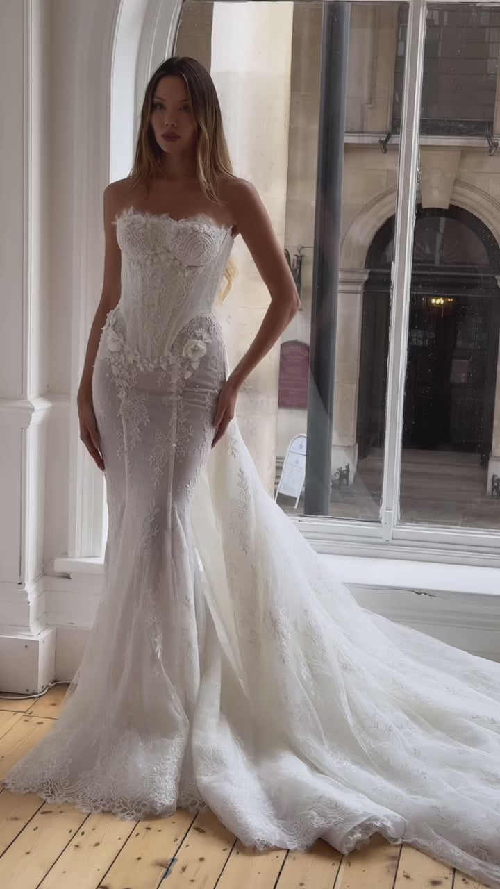 Cargar vídeo: White Strapless Boned Corset Mermaid Wedding Gown with Long Train SW671