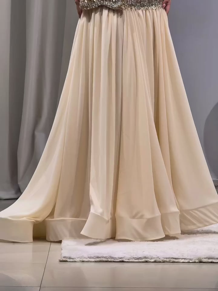 Charger la vidéo : Sweetheart Gold Evening Dress with All-Over Crystal Beading &amp; Flowy SS504