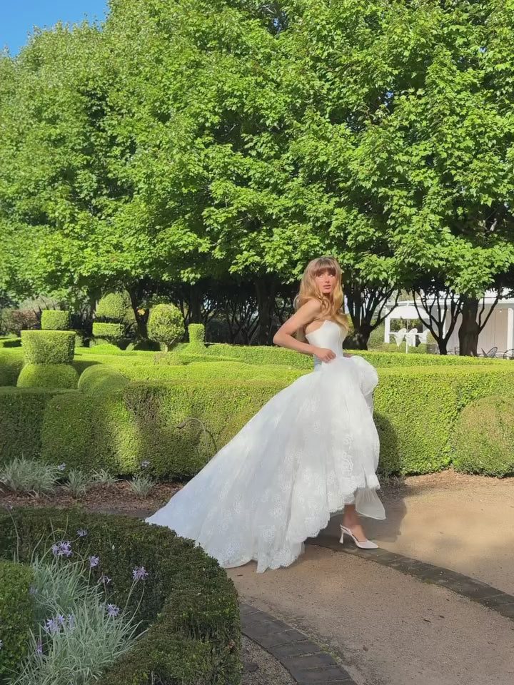 Load video: Luxury White Plain Satin Boned Corset Full Floral Lace Long Train Wedding Dress SH728