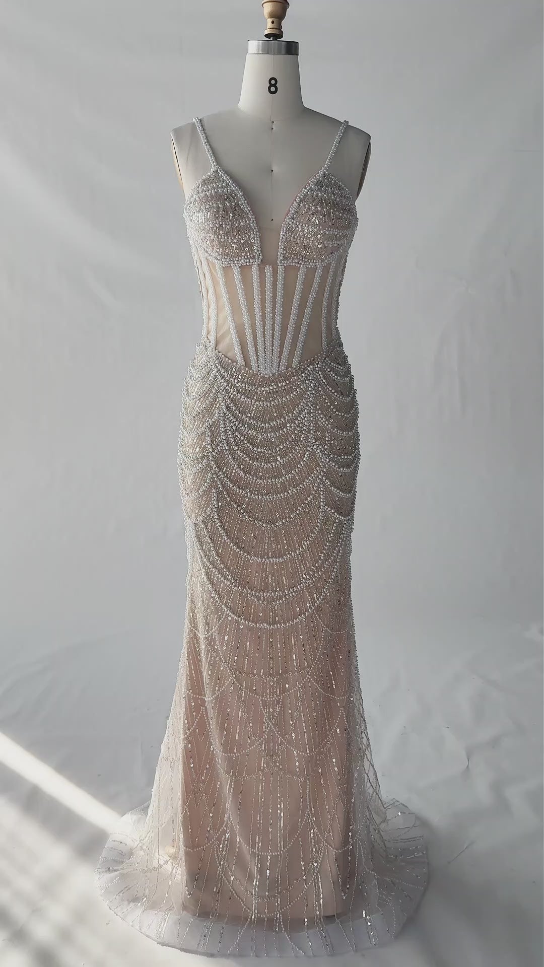 Carica video: Nude Sequin Embellished Corset Spaghetti Strap Evening Gown ST042