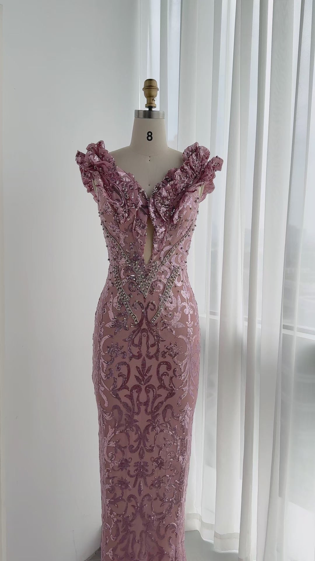 Cargar vídeo: Pink Sequin Tulle Sheath Evening Gown