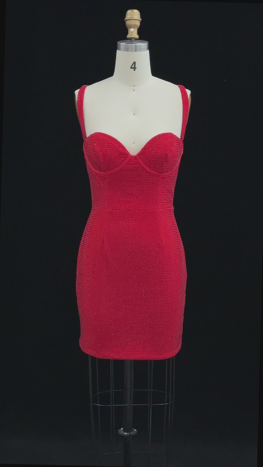 Carica video: Exquisite Red Sparkling Sweetheart Homecoming Dress
