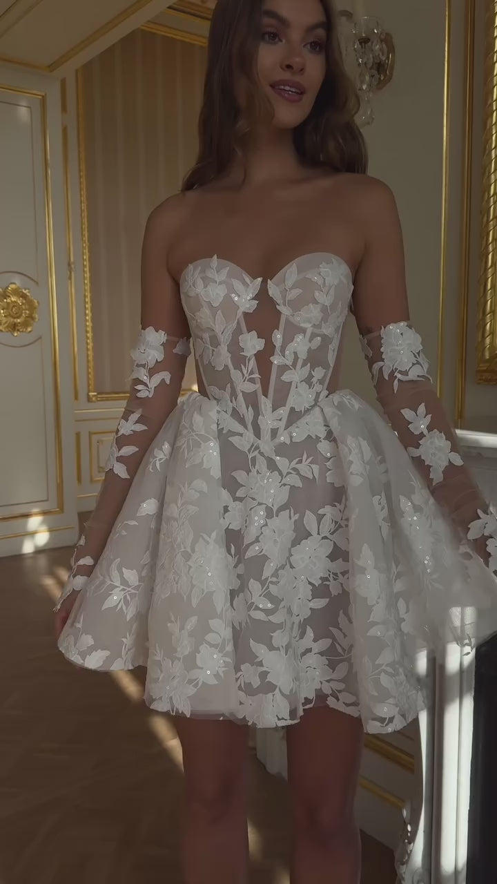 Charger la vidéo : Luxury White Sequin Floral Strapless Mini Wedding Dress SW106