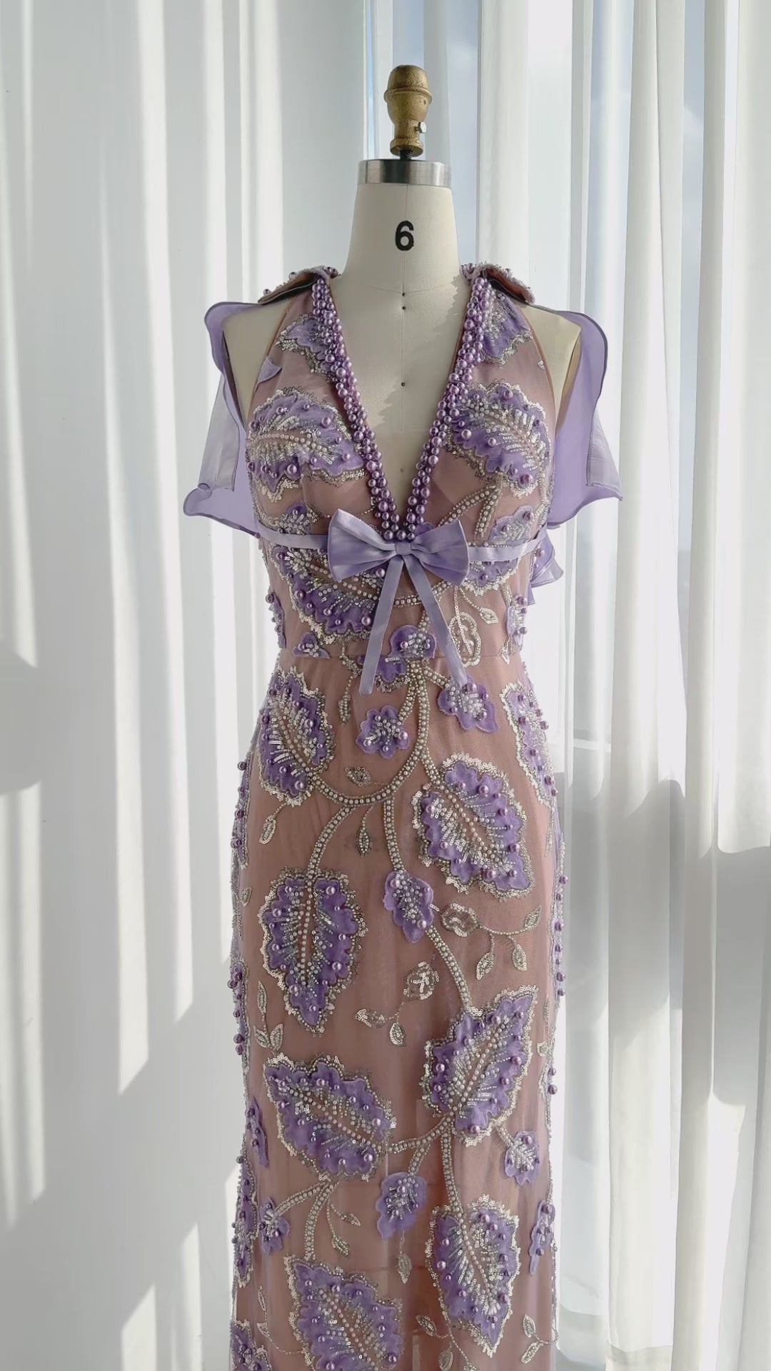 Carica video: Purple Beaded Cape Evening Dress