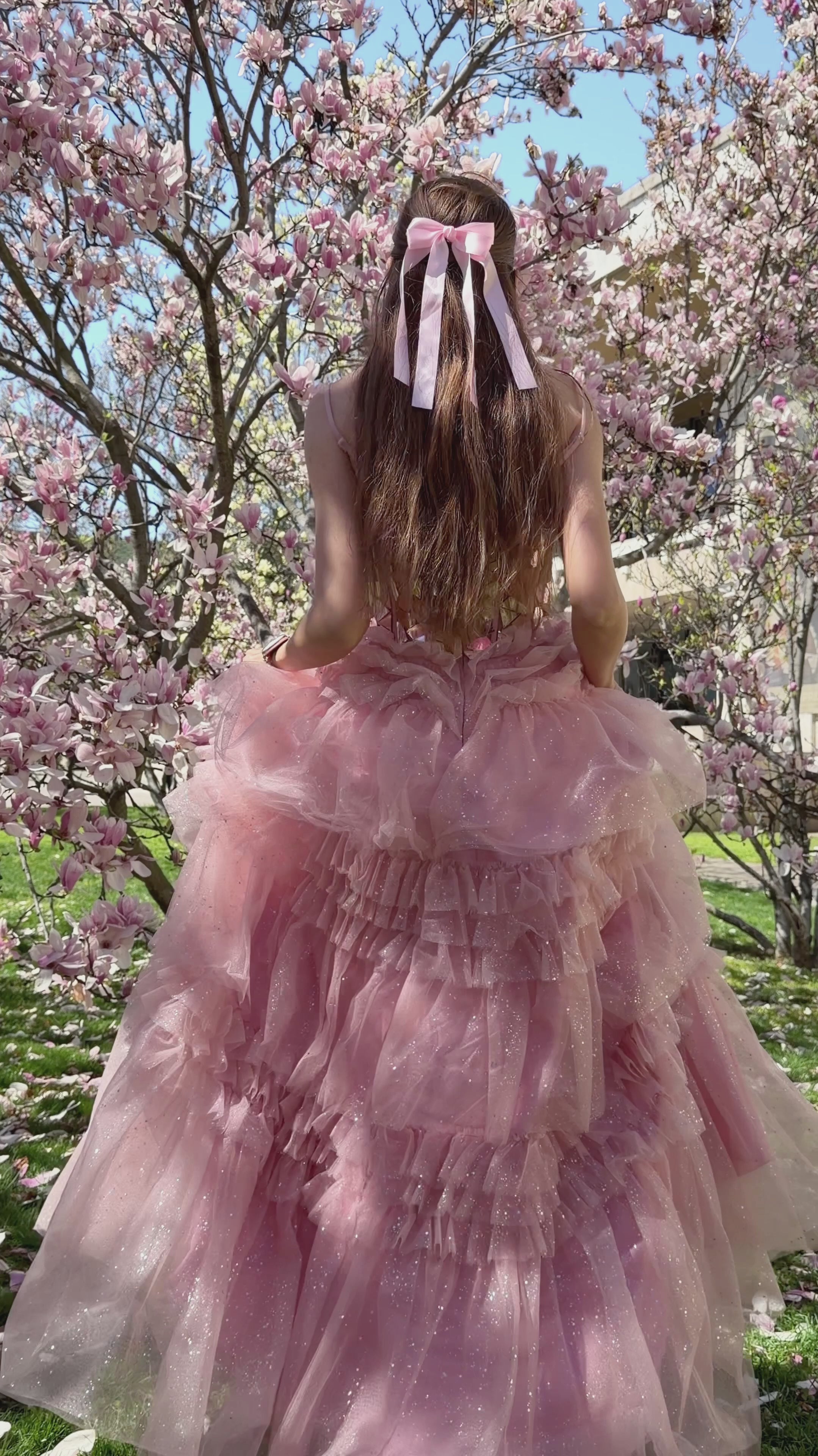 Video laden: Blush Pink Tulle Ballgown Prom Dress with Sequin Bodice SH211