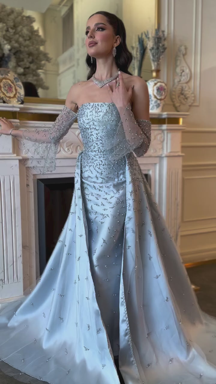 Charger la vidéo : Blue Strapless Mermaid Evening Dress with Detachable Tulle Overlay &amp; Sheer Sleeves SS484