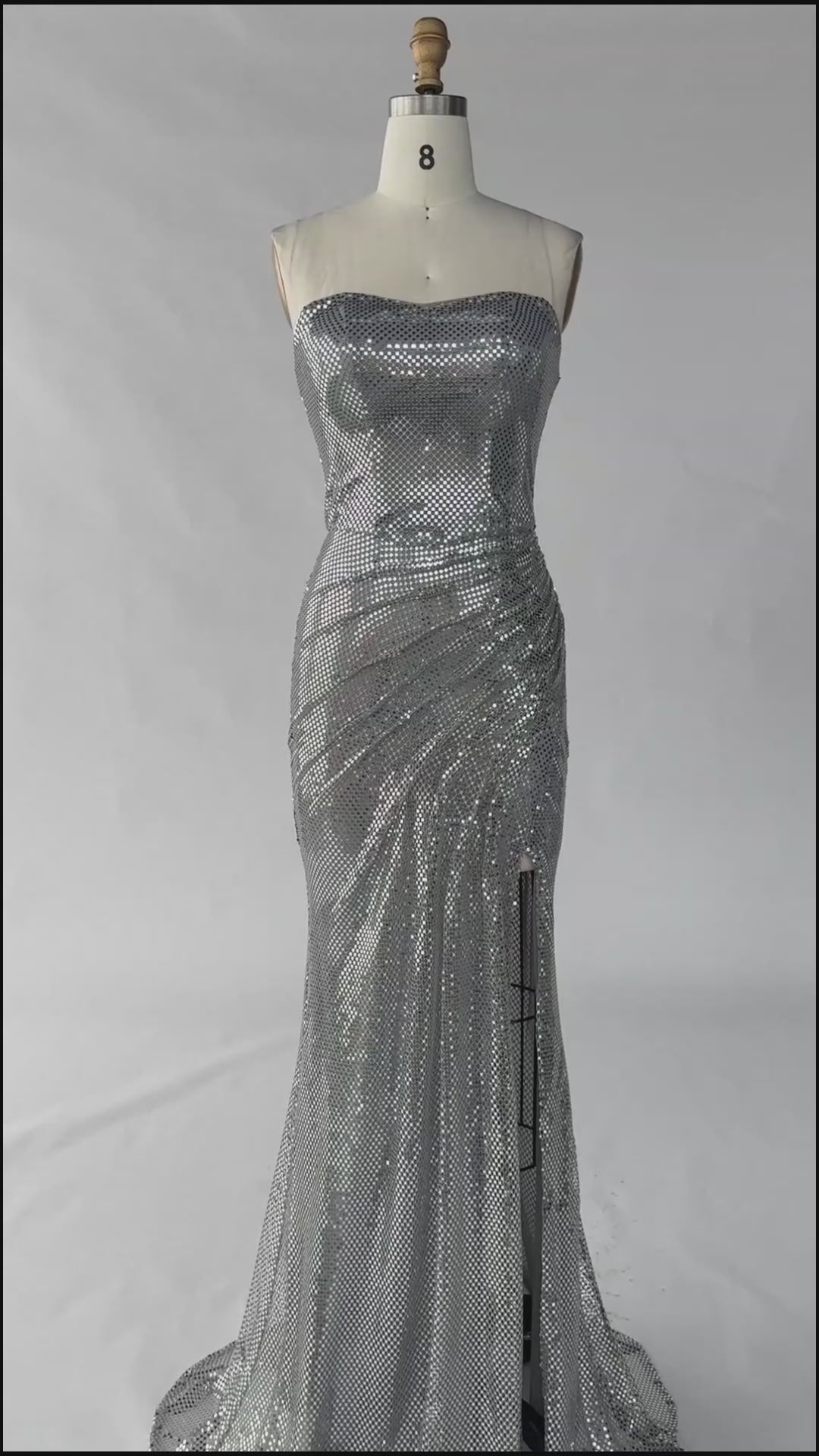 Carregar vídeo: Silver Strapless Ruched Sequin Slit Formal Evening Dress ST058