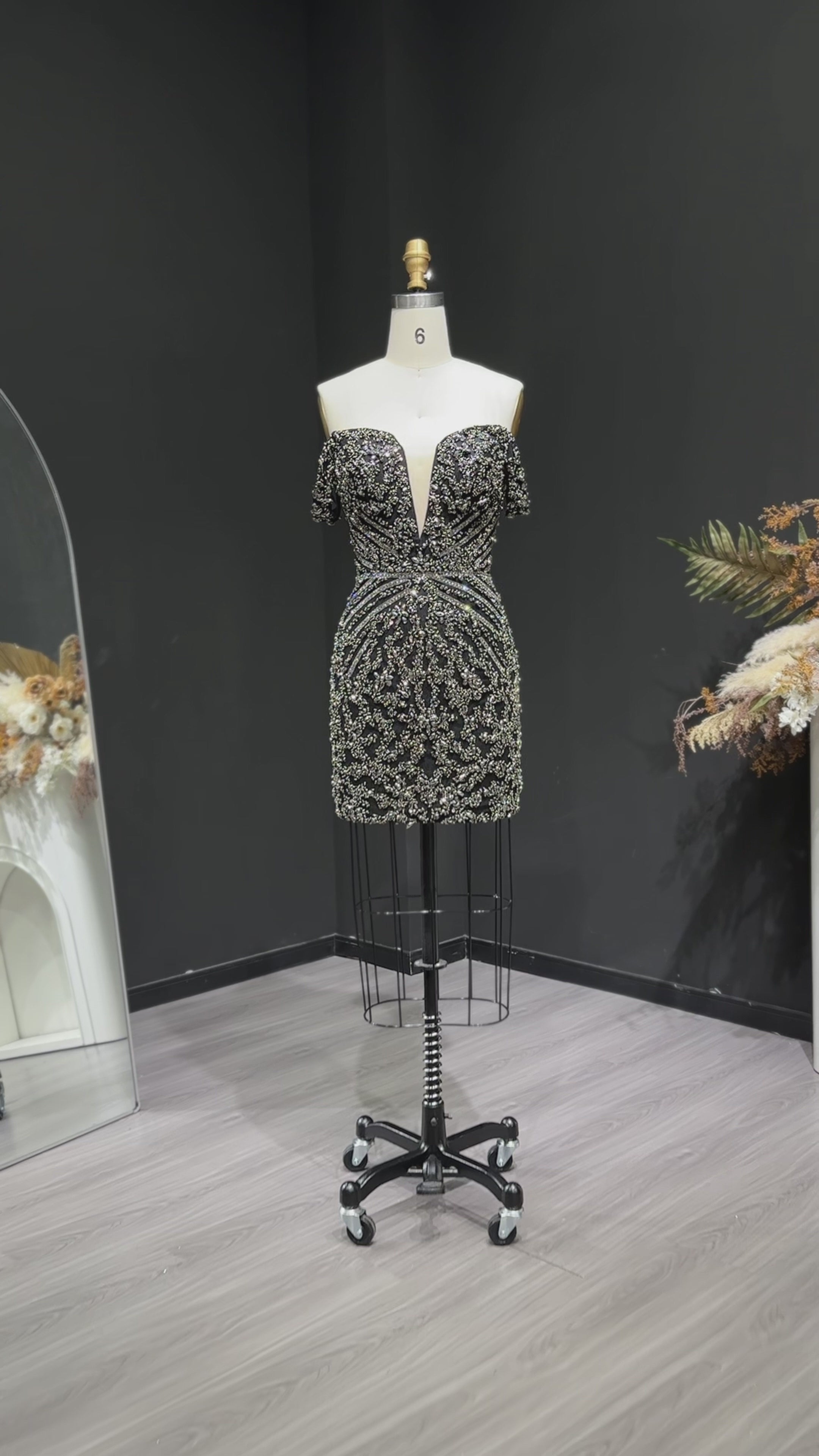 Carica video: Off the Shoulder Gold Sequin Embellished Black Mini Party Homecoming Dress RM131