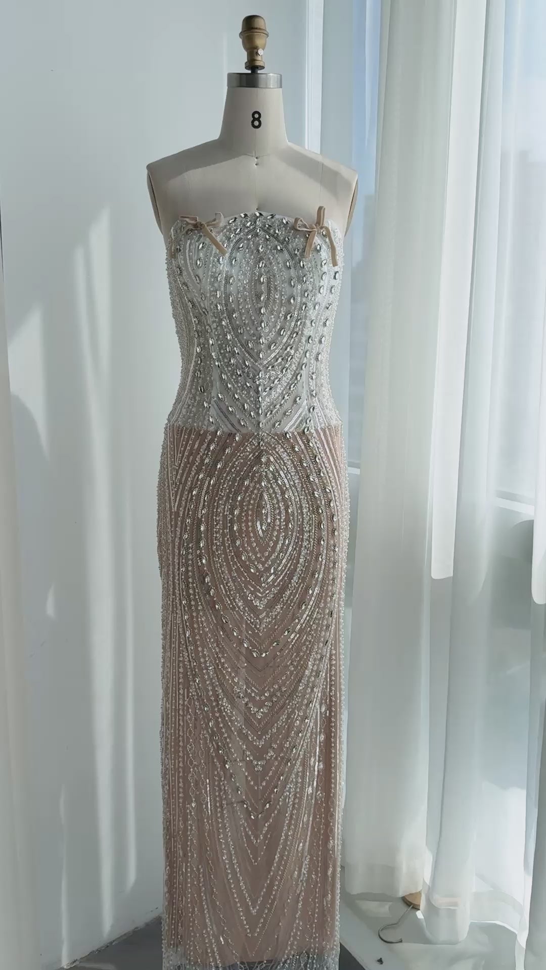 Carica video: White Nude Beaded Corset Strapless Evening Dress ST111