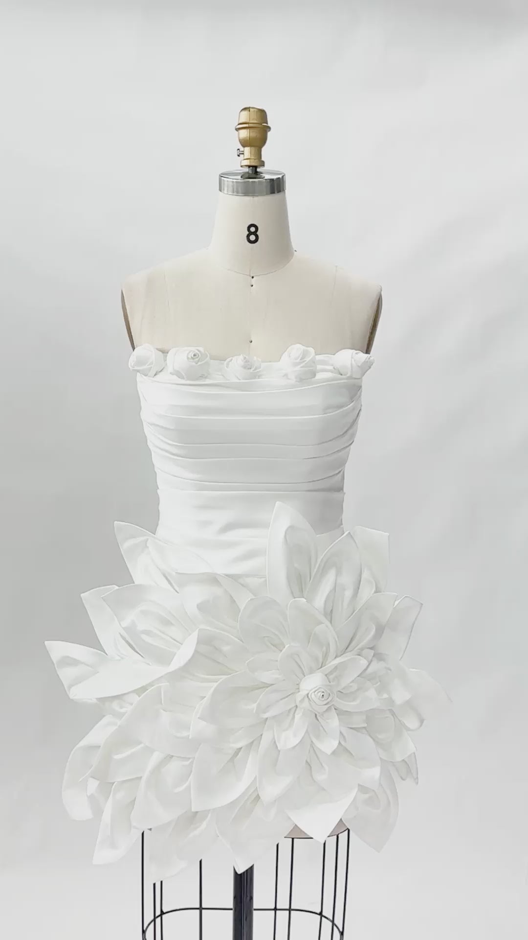 Carica video: White 3D Flower Strapless Evening Dress ST109