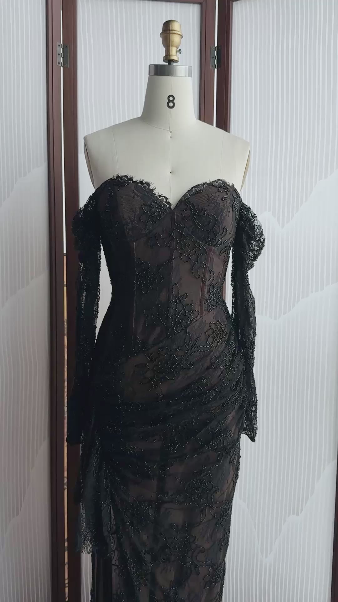 Carica video: Black Off Shoulder Lace Long Sleeve Evening Gown ST119