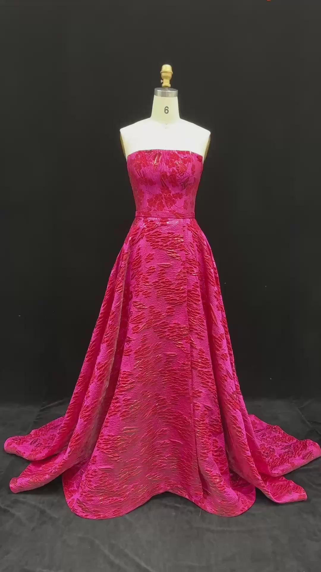 Charger la vidéo : Luxury Fuchsia Metallic Leaf Pattern Strapless A-Line Prom Dress SH180