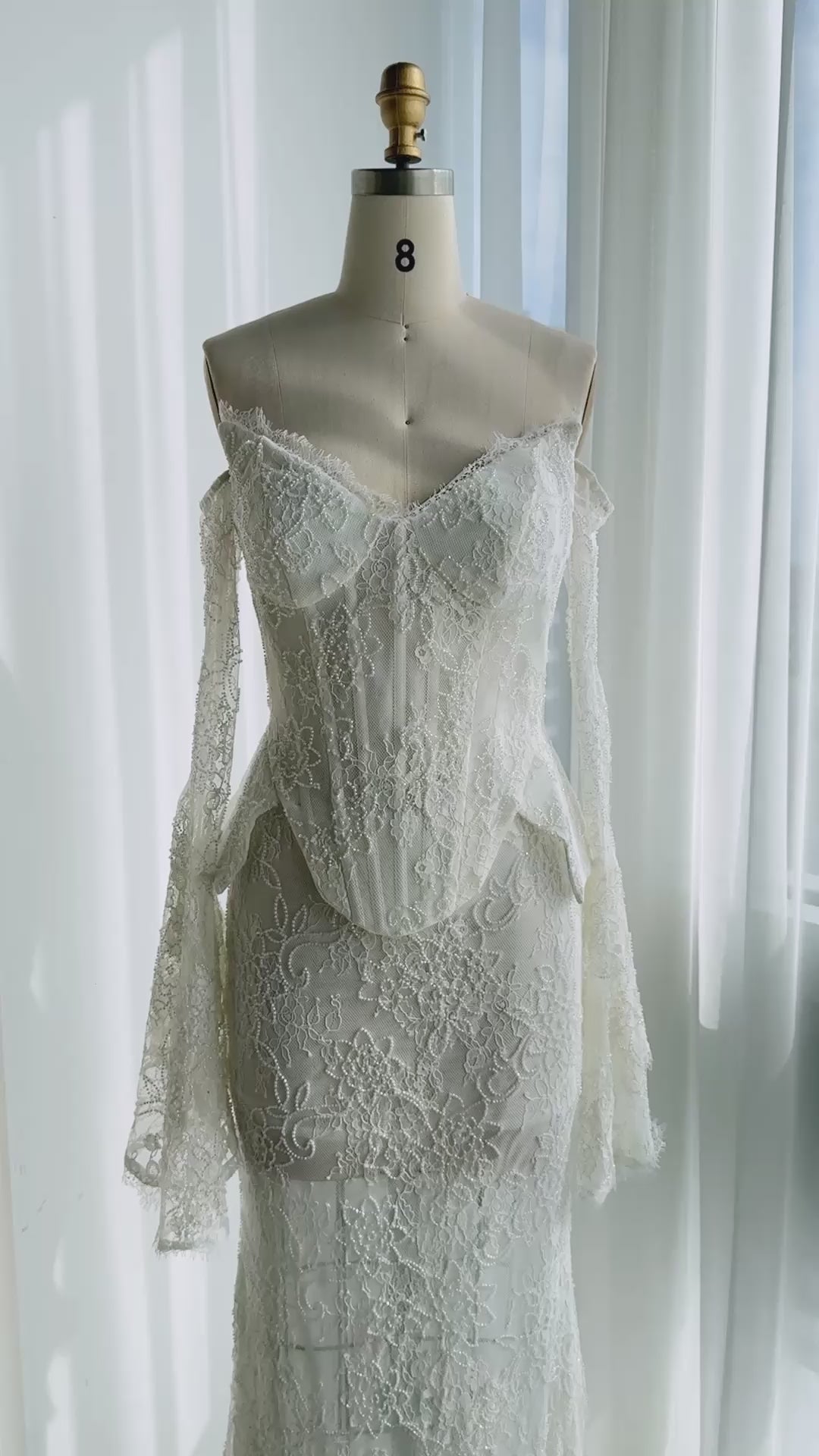 Carica video: White Mesh Corset Peplum Evening Dress ST101