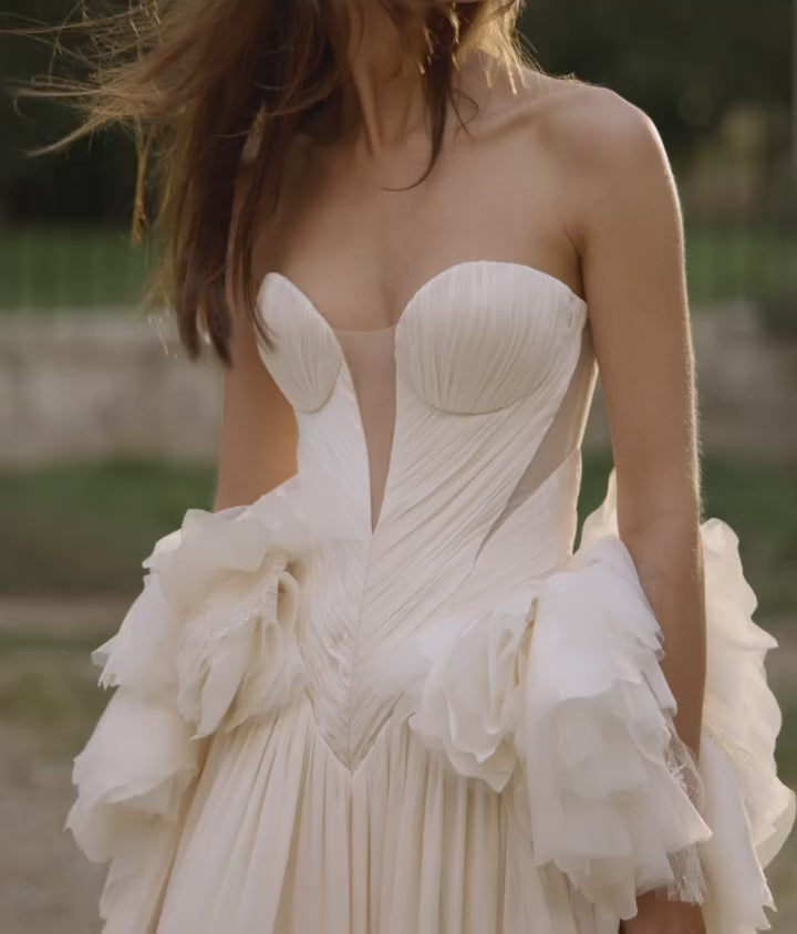 Charger la vidéo : Strapless Bridal Gown V-Neck Mermaid Wedding Dresses SW243