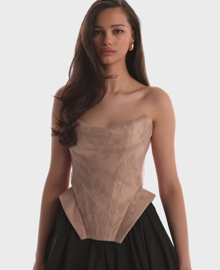 Video laden: Elegant Beige and Black Strapless Corset Homecoming Dress with Bow RM217