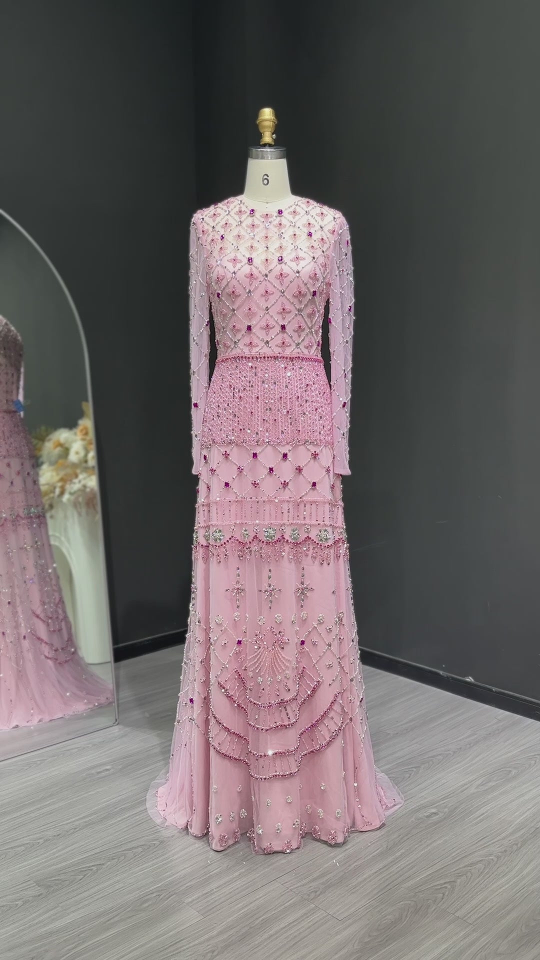 Cargar vídeo: Pink Long-Sleeve Beaded Sheer Evening Dress SS220
