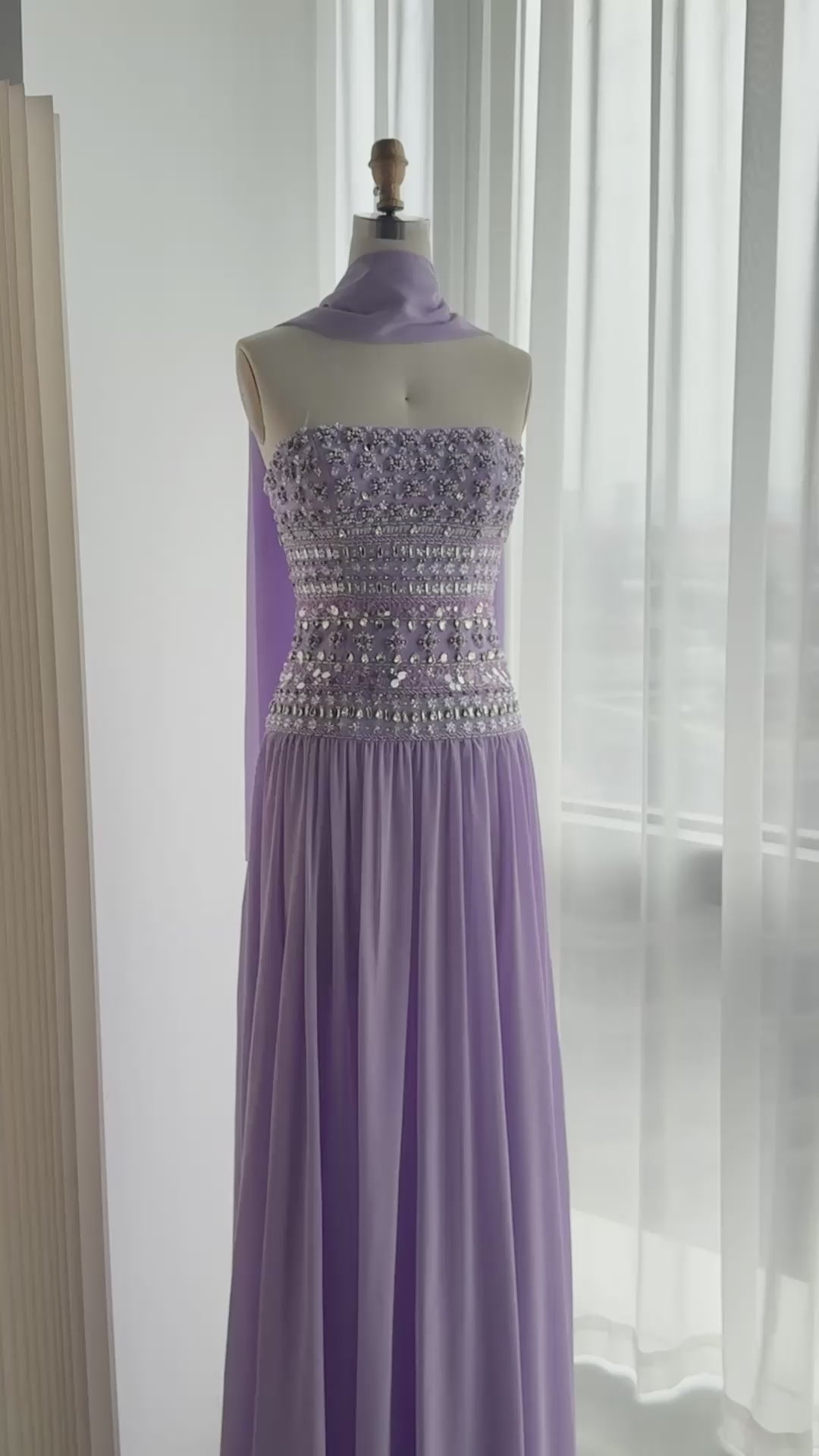 Charger la vidéo : Beaded Chiffon A-Line Strapless Mermaid Evening Dress SS539
