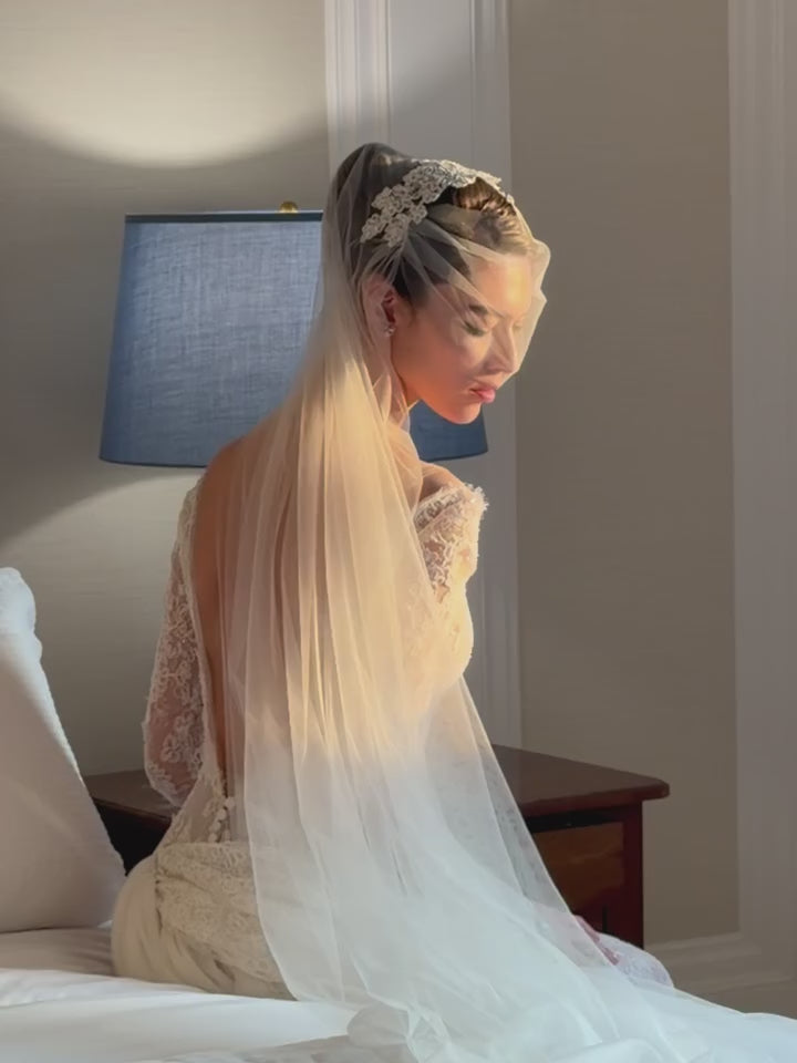 Cargar vídeo: Square Neck Lace Mermaid Wedding Dress with Detachable Train SW228