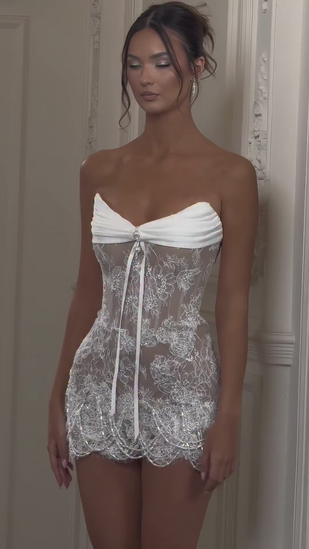 Charger la vidéo : White Sleeveless Ribbon Tie See Through Bodycon Wedding Dress SW134