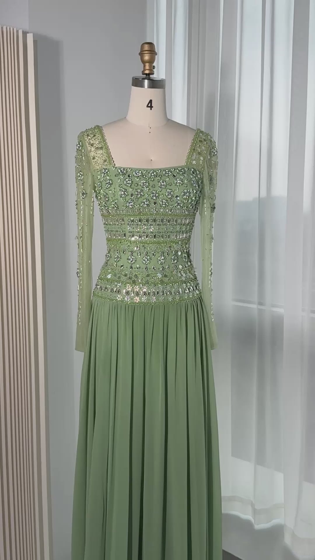 Charger la vidéo : Beaded Chiffon A-Line Strapless Mermaid Evening Dress SS539