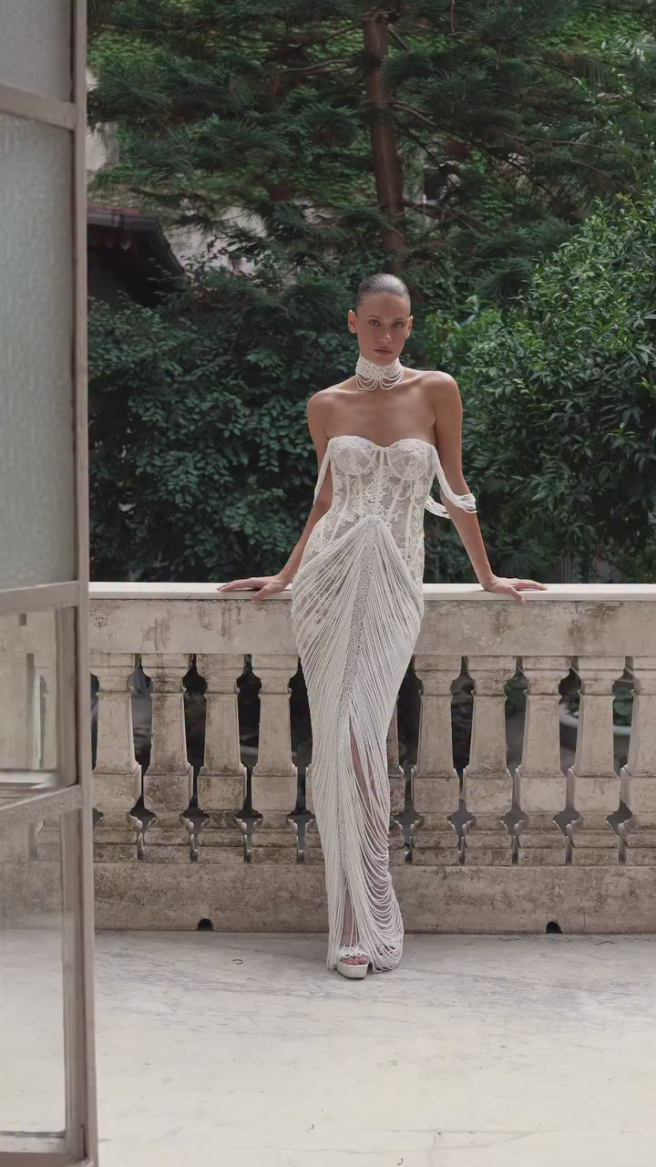 Load video: Sexy Backless Sweetheart Lace Bodice Long Wedding Bridal Dress SW179