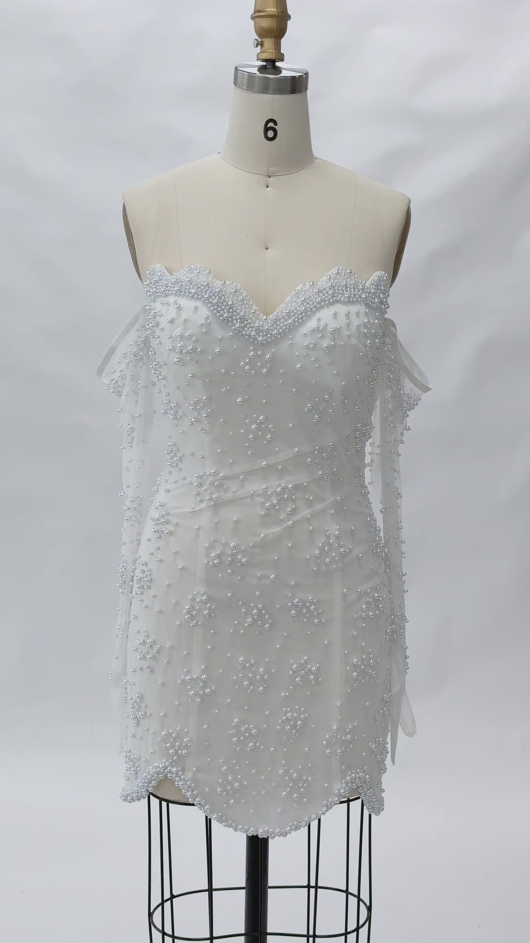 Carica video: White Pearl Beaded Off Shoulder Bodycon Mini Dress ST071