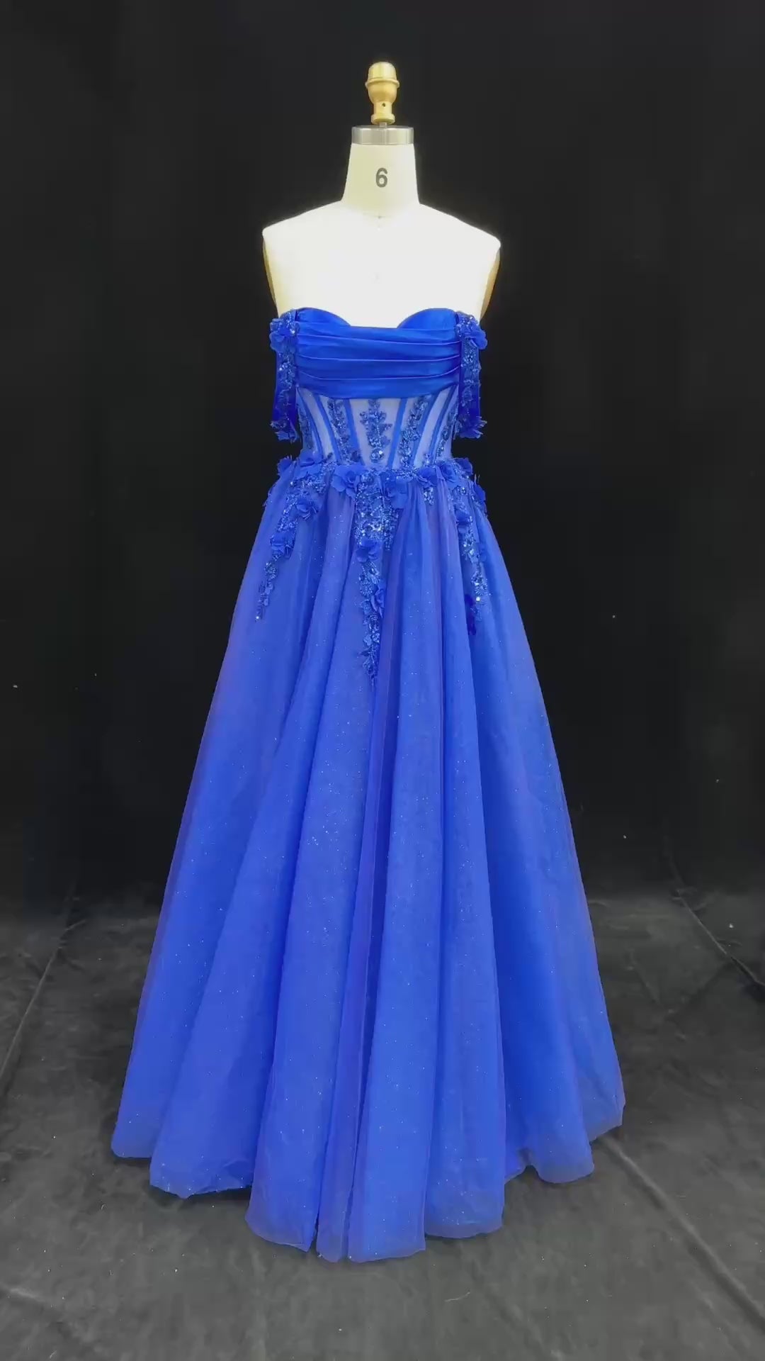 Charger la vidéo : Dreamy Blue Cross Lace Up Back Floral Trim Strapless A-Line Prom Dress SH199