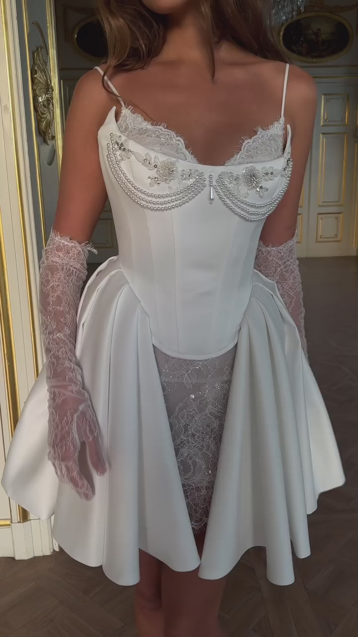 Charger la vidéo : Luxury White Satin Mini Short Bridal Dress with Gloves SW108