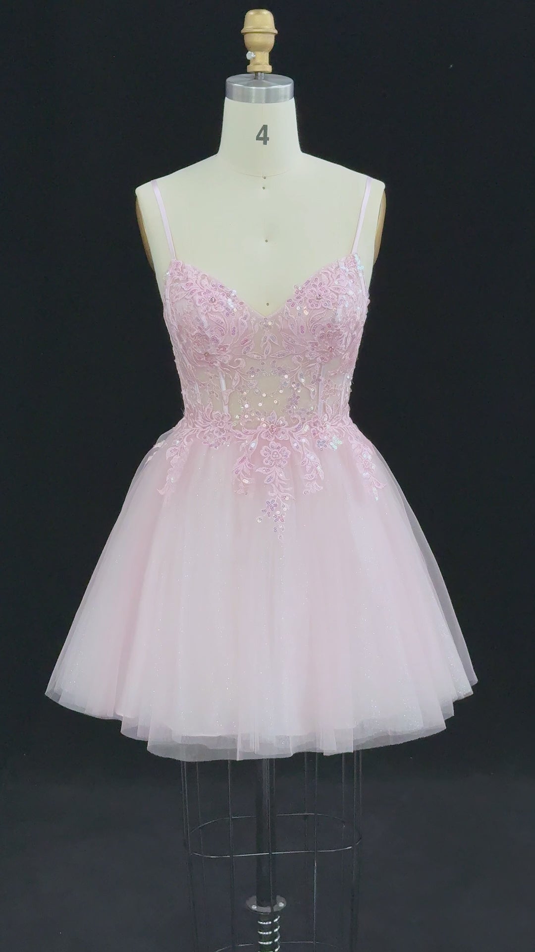 Cargar vídeo: Blush Pink Tulle Beaded Ballgown Homecoming Dress RM152