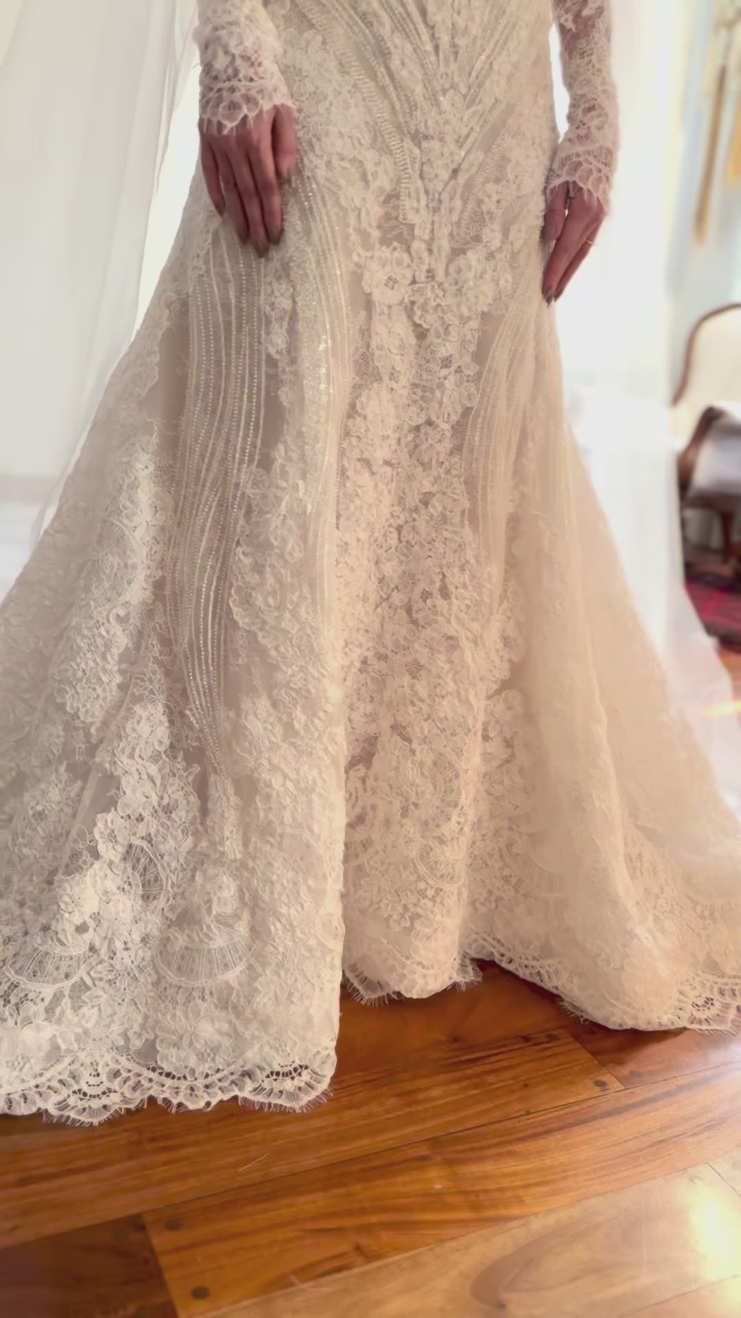 Carica video: Luxury White Lace Long Sleeve Wedding Dress for Romantic Bride SW673