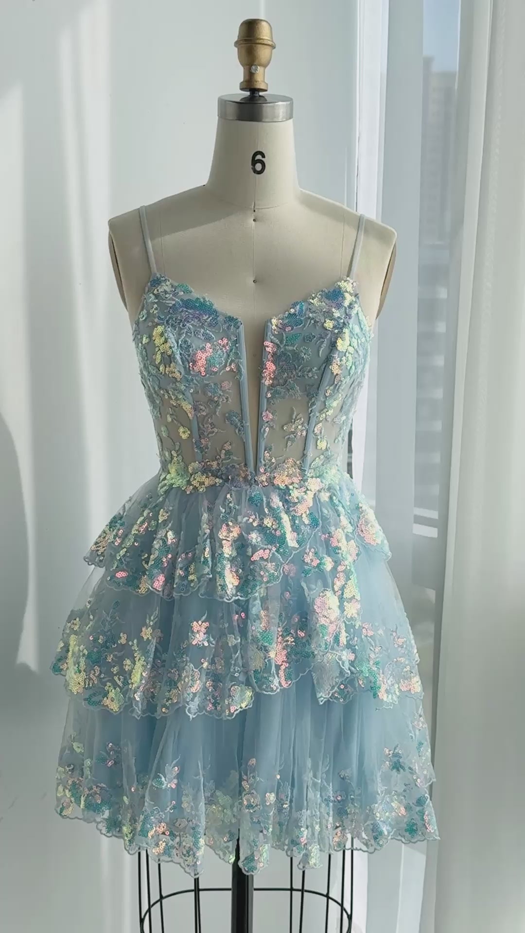 Load video: Turquoise Tulle Deep V-Neck Tiered Mini Homecoming Dress RM171