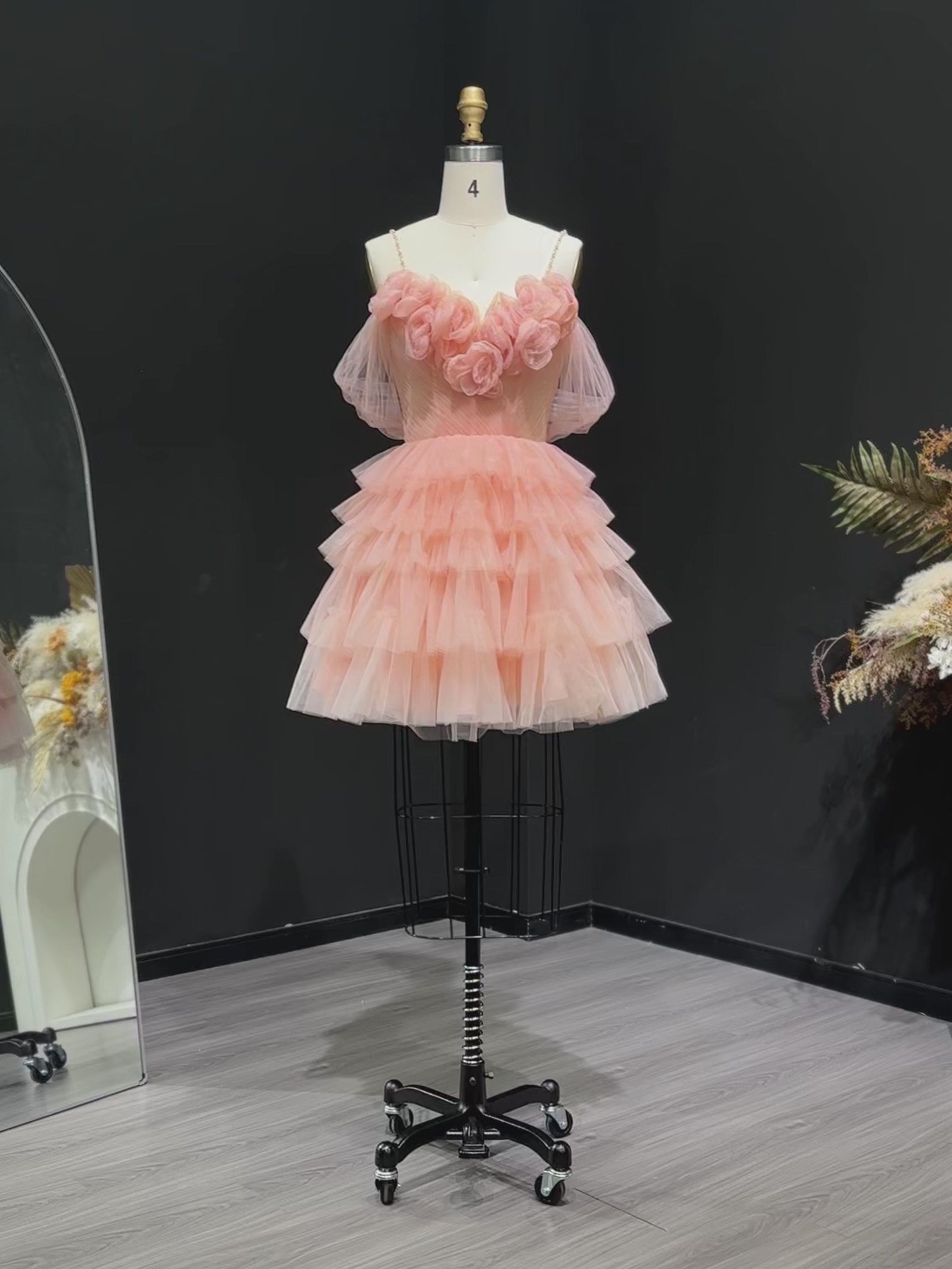 Cargar vídeo: Peach Pink Tiered Tulle Homecoming Dress with 3D Floral Off-Shoulder RM132