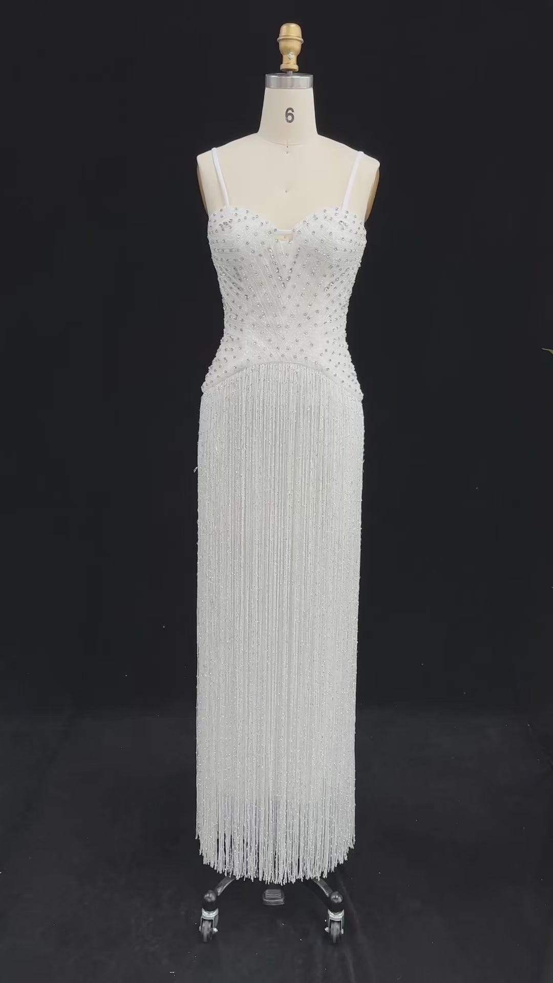 Carregar vídeo: Glamorous Yellow Fringe A Line Evening Gown with Beaded Sweetheart Neckline SS522